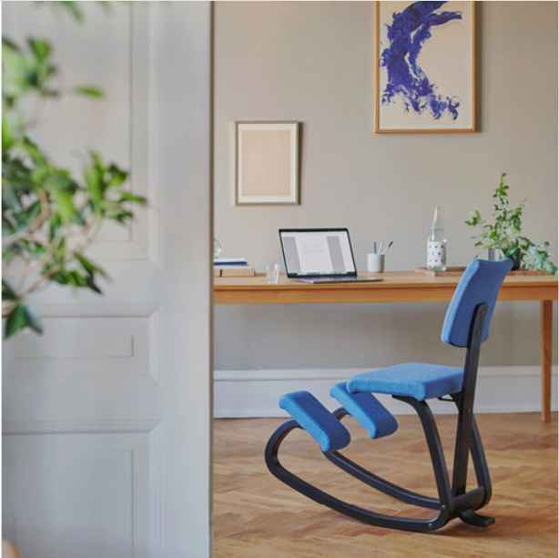 Sedia ergonomica con appoggio sulle ginocchia